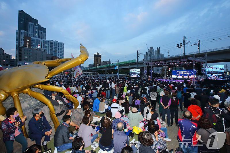 본문 이미지 - 지난해 소래포구축제 당시 모습&#40;인천 남동구 제공.재판매 및 DB금지&#41;