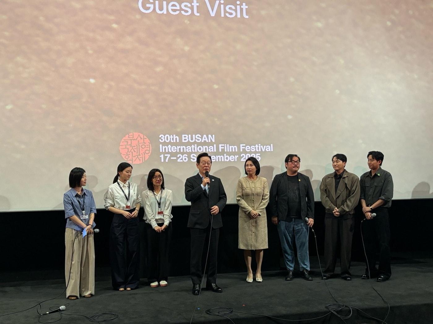 본문 이미지 - '극장의 시간들'