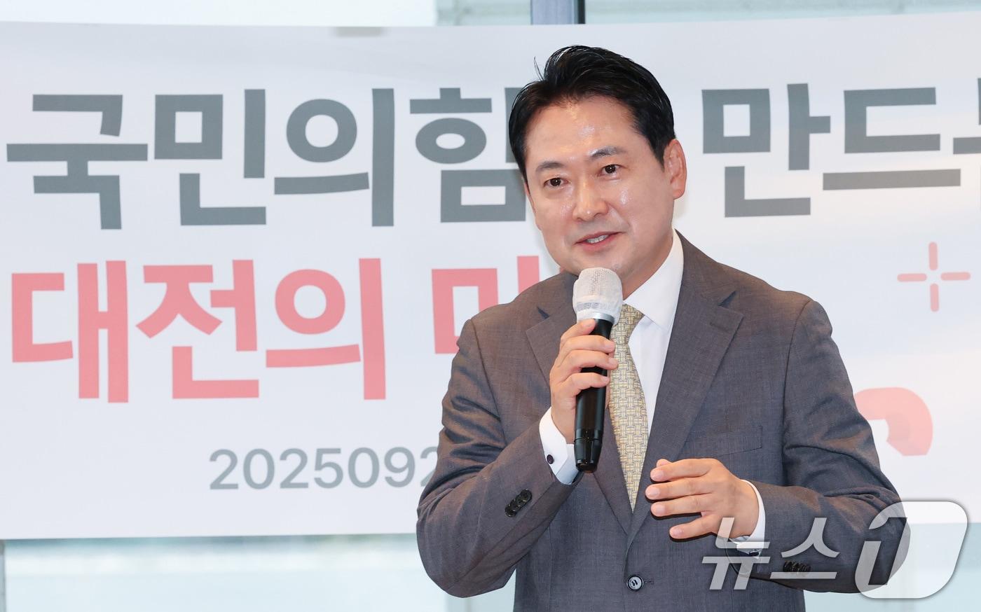 장동혁 국민의힘 대표가 24일 대전 유성구 한 카페에서 열린 대전 청년과 간담회에서 발언하고 있다. 2025.9.24/뉴스1 ⓒ News1 김기태 기자