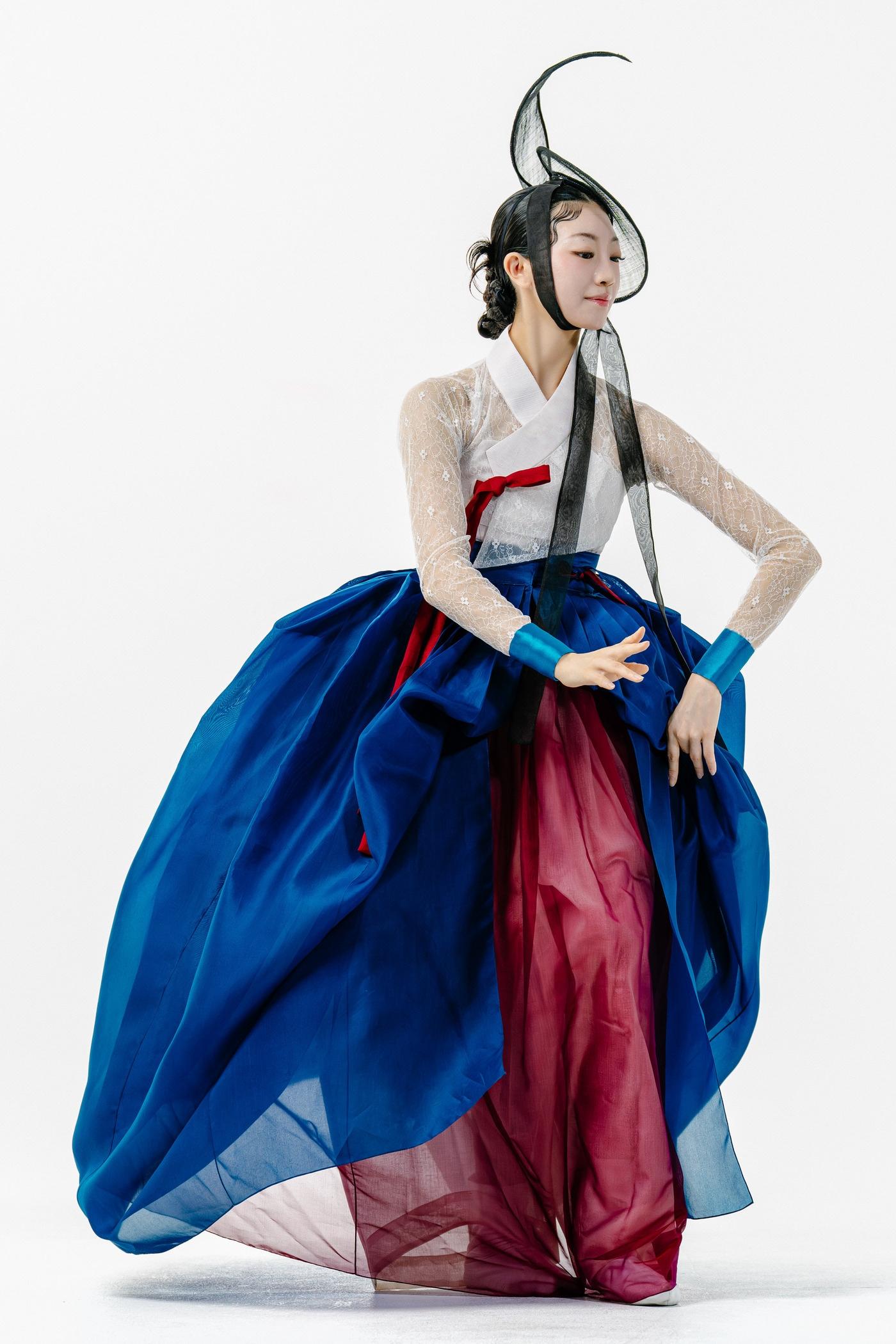 본문 이미지 - 서울시무용단 한지향의 '미메시스' 공연 콘셉트 사진(세종문화회관 제공)