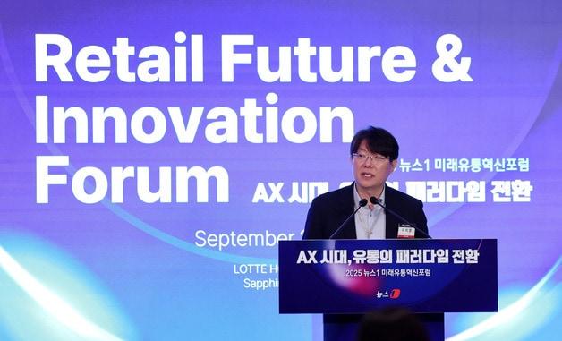 본문 이미지 - 이치훈 CJ그룹 AI실장이 25일 서울 소공동 롯데호텔에서 'AX 시대, 유통의 패러다임 전환'을 주제로 열린 '2025 뉴스1 미래유통혁신포럼(RFIF)'에서 강연을 하고 있다. 2025.9.25/뉴스1 ⓒ News1 박지혜 기자