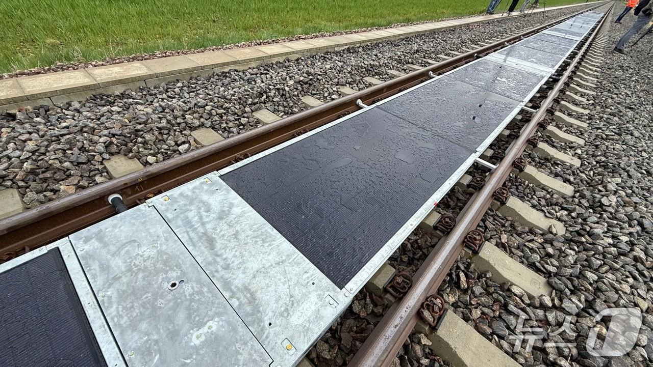 본문 이미지 - 철도 태양광 발전 사업 모습 &#40;사진제공 = 대한상공회의소&#41; 