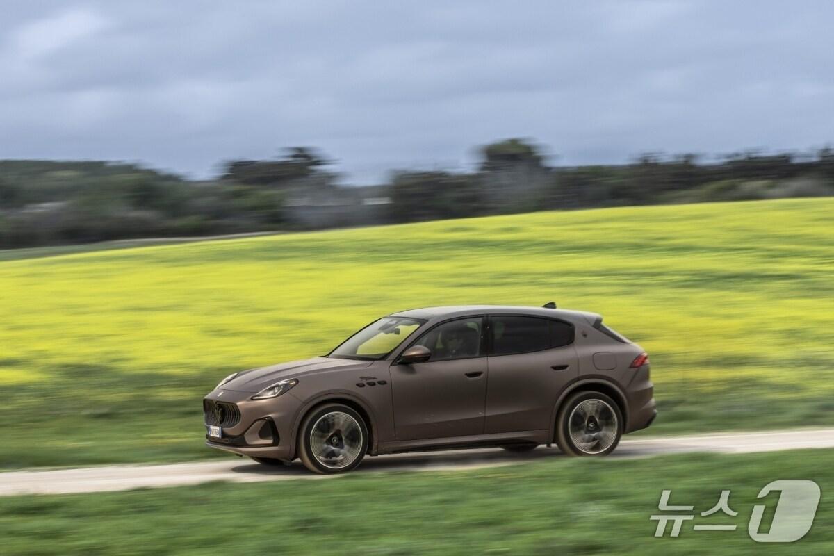 본문 이미지 -  마세라티의 전기 SUV 그레칼레 폴고레.(마세라티 제공)