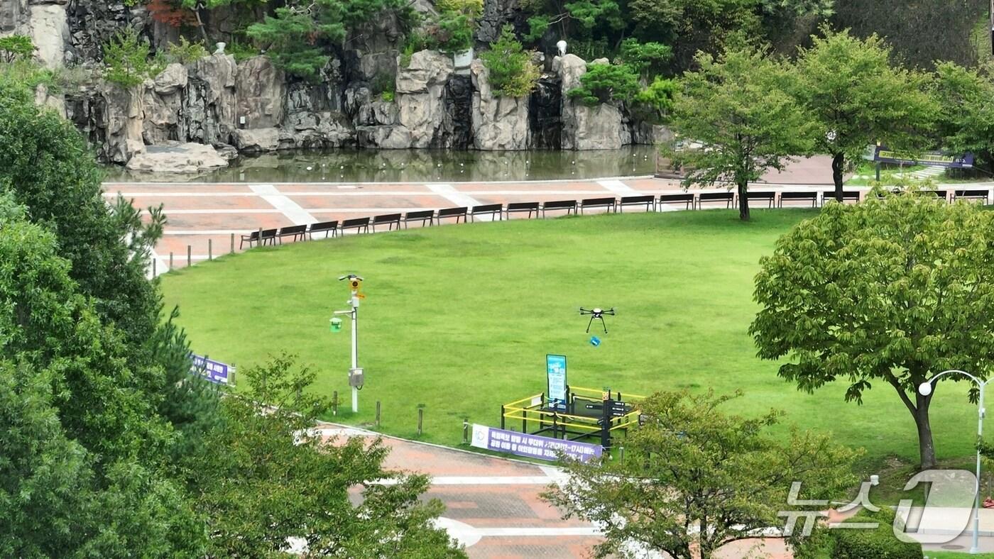 경기 안양시가 안양예술공원·호계체육관·병목안 등 3개 거점에서 드론을 이용한 물품배송 서비스를 실시한다.&#40;안양시 제공. 재판매 및 DB금지&#41;/뉴스1