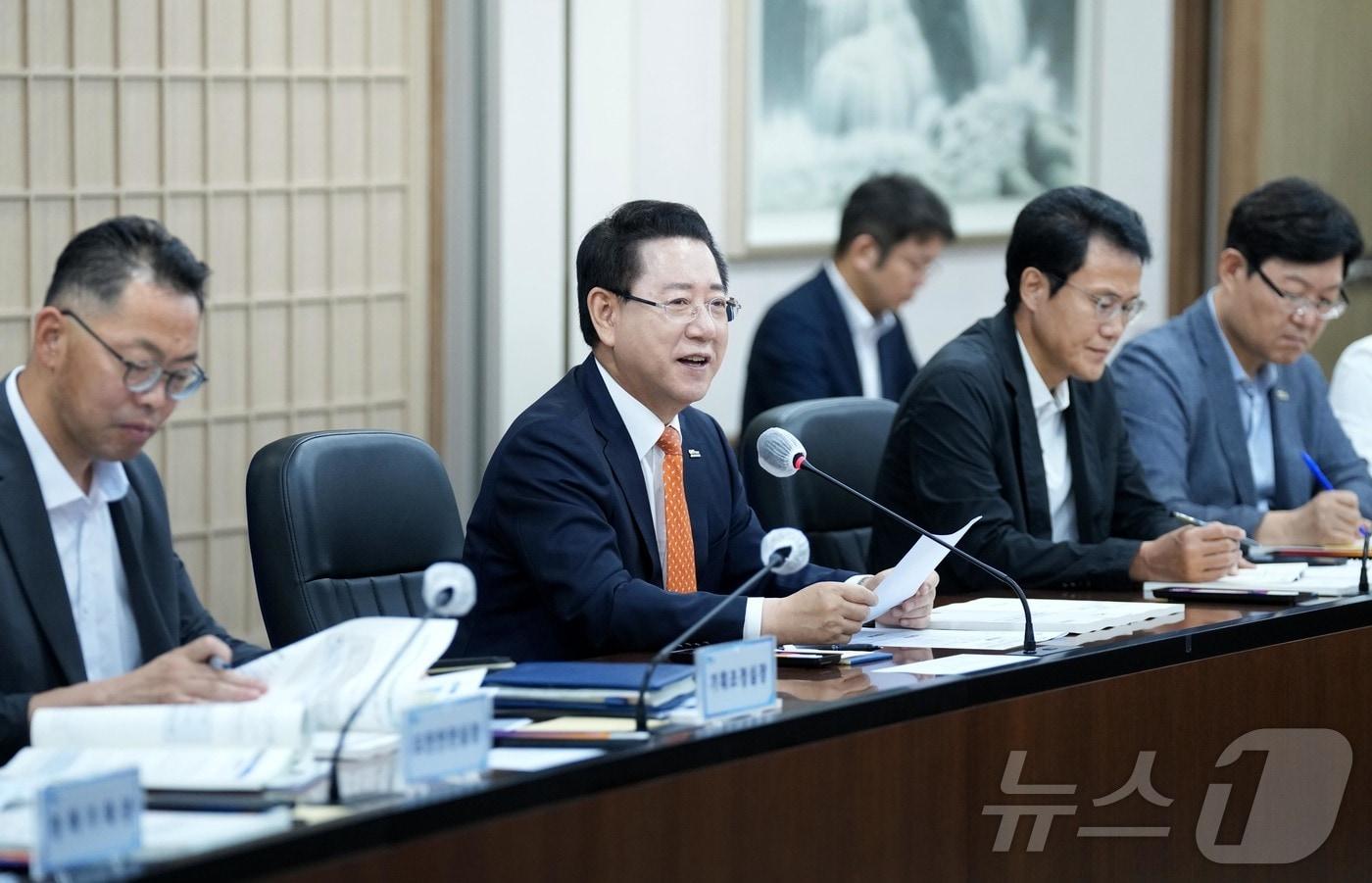 김영록 전라남도지사가 25일 도청 서재필실에서 새 정부 국정과제 실천 보고회를 주재하고 있다.&#40;전남도 제공. 재판매 및 DB금지&#41; 2025.9.25/뉴스1