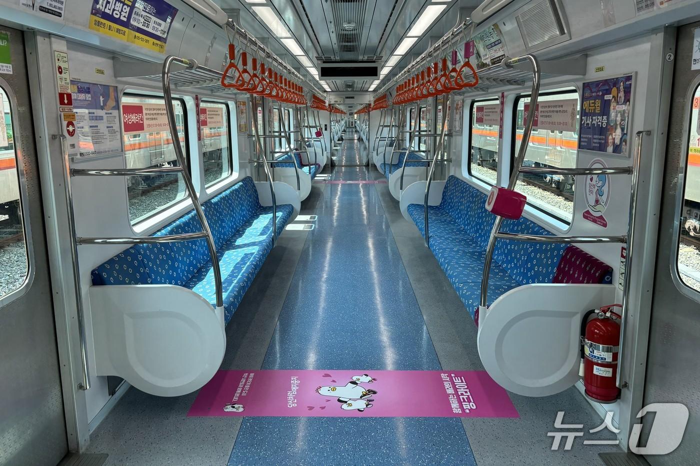 전동차 객실 내 교통약자 배려 안내 공간 조성 예시. (부산교통공사 제공. 재판매 및 DB 금지)