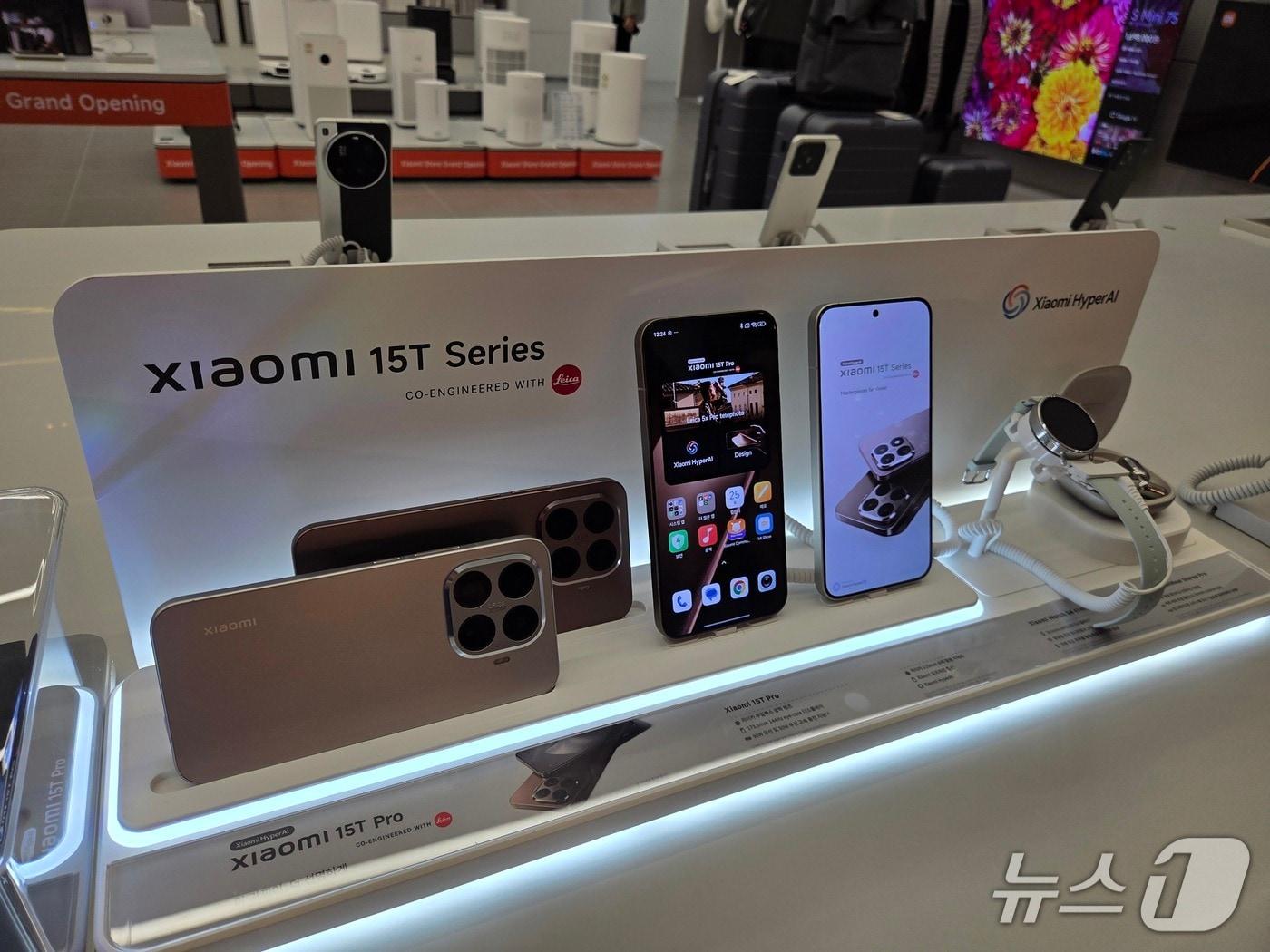 본문 이미지 -  &#39;샤오미15T 프로&#39; 및 웨어러블 신제품 2025.09.25/뉴스1 ⓒNews1 김정현 기자