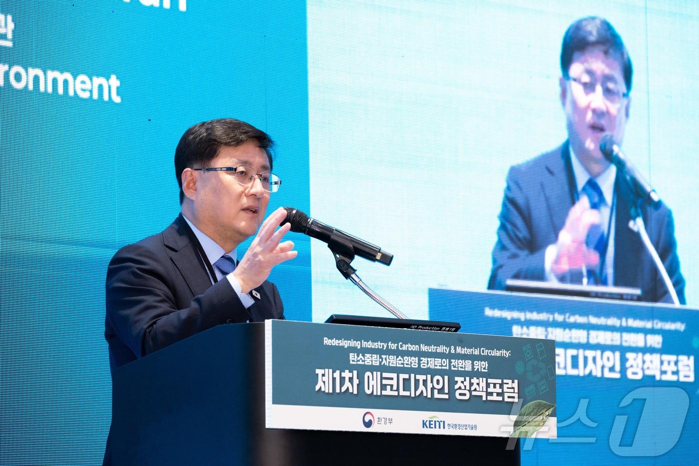 본문 이미지 - 김성환 기후에너지환경부 장관이서울 강남구 코엑스에서 열린 제1차 에코디자인 정책포럼에서 개회사를 하고 있다. (환경부 제공. 재판매 및 DB 금지) 2025.9.25 ⓒ 뉴스1
