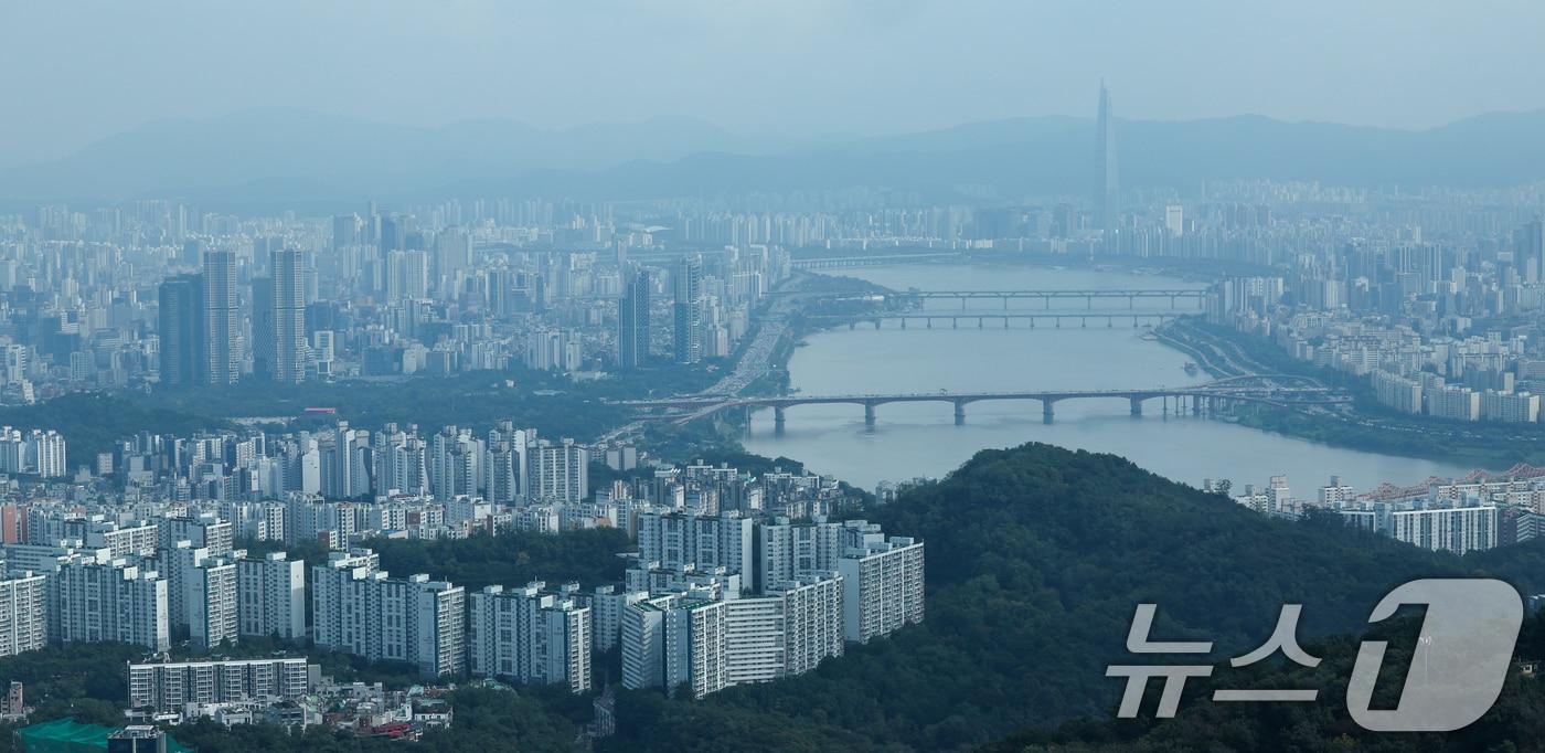 서울  남산 N서울타워에서 성동구, 송파구 일대 아파트가 보이고 있다. 2025.9.25/뉴스1 ⓒ News1 안은나 기자