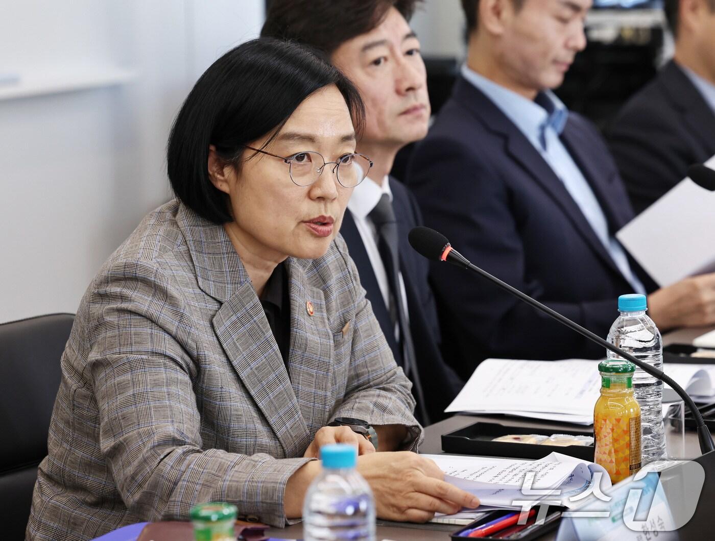 본문 이미지 - 한성숙 중소벤처기업부 장관이 25일 오후 서울 종로구 엔도로보틱스에서 열린 중소벤처 R&D 혁신방안 간담회에서 모두발언을 하고 있다. 2025.9.25/뉴스1 ⓒ News1 구윤성 기자