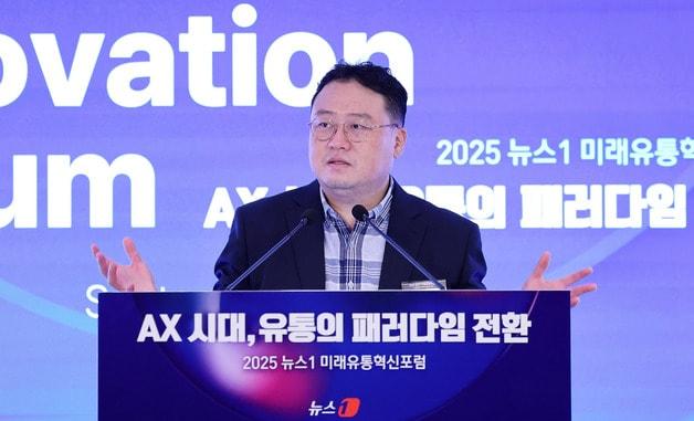 본문 이미지 - 최재식 KAIST 김재철AI대학원 석좌교수가 25일 서울 소공동 롯데호텔에서 'AX 시대, 유통의 패러다임 전환'을 주제로 열린 '2025 뉴스1 미래유통혁신포럼(RFIF)'에서 강연을 하고 있다. 2025.9.25/뉴스1 ⓒ News1 박지혜 기자