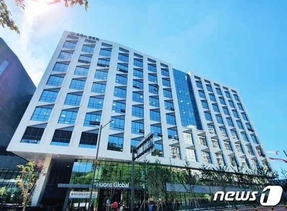 본문 이미지 - 휴온스글로벌 판교 사옥 전경.&#40;휴온스그룹 제공&#41;/뉴스1