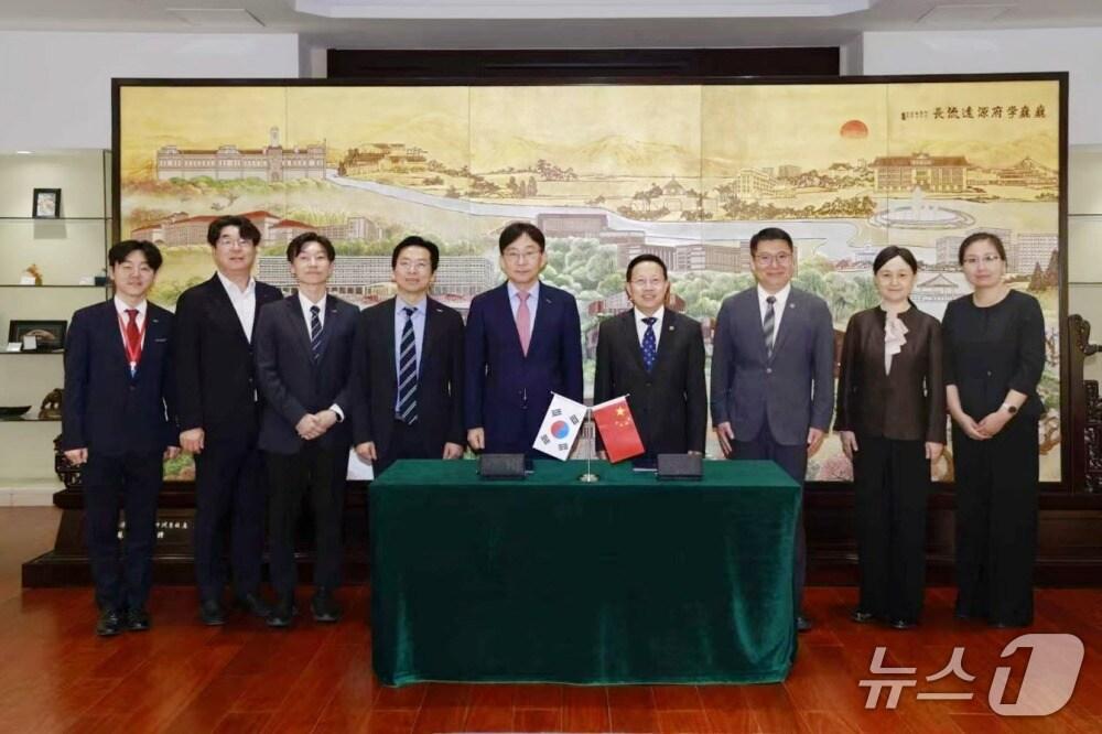 본문 이미지 - 중앙대는 박상규 총장이 지난 21일 중국 톈진대학에서 개최한 공학교육 발전에 대한 국제 콘퍼런스에 유일한 한국 대표로 초청돼 기조연설을 했다고 25일 밝혔다.(중앙대 제공)