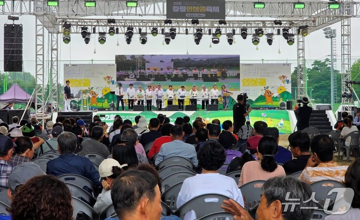 25일 개막한 충북 증평 &#39;증평인삼골축제&#39;에서 군민 장기자랑 대회가 열리고 있다.&#40;증평군 제공, 재판매 및 DB금지&#41;/뉴스1