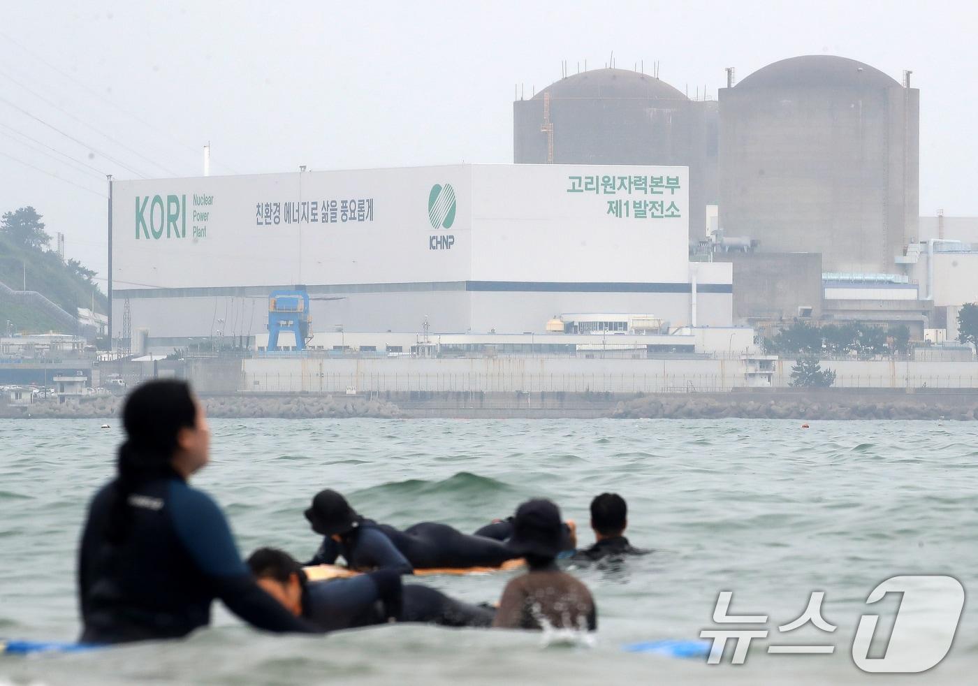 사진은 지난 9월 25일 부산 기장군 장안읍 고리 2호기&#40;왼쪽&#41; 모습. 2025.9.25/뉴스1 ⓒ News1 윤일지 기자