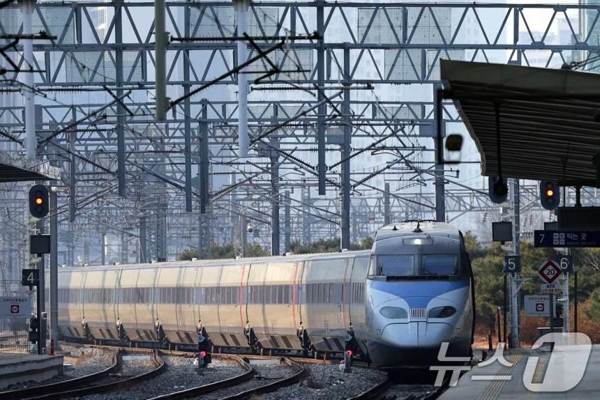본문 이미지 -  코레일 KTX(고속철도) 열차.뉴스1 ⓒ News1 황기선 기자
