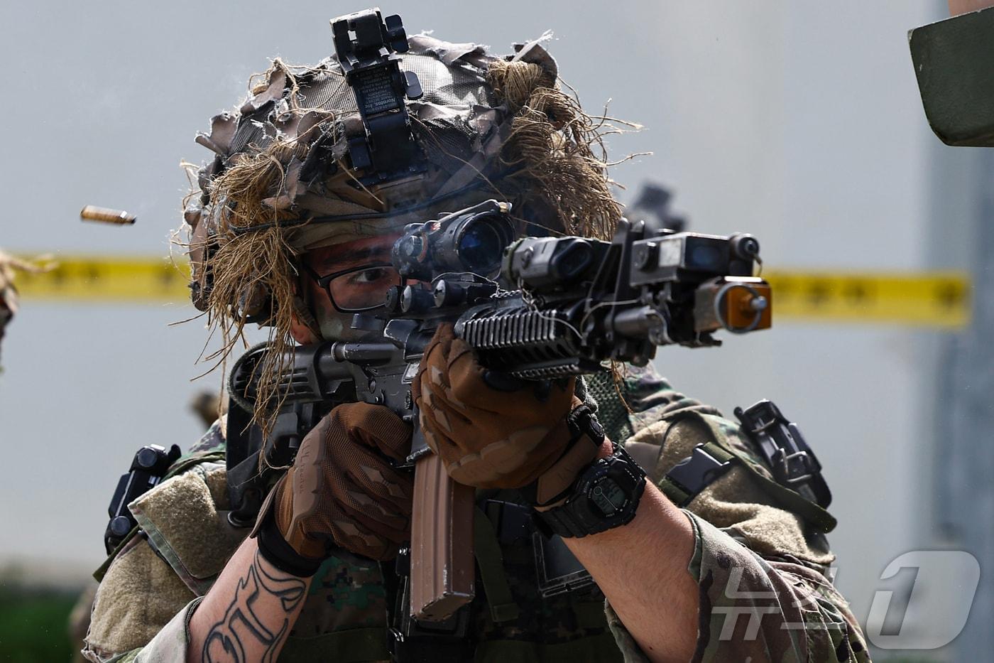 25일 강원도 인제군 육군 과학화훈련단&#40;KCTC&#41; 도시지역훈련장에서 열린 제3회 국제 과학화전투 경연대회&#40;K-ICTC&#41;에서 다국적 연합군 장병들이 경계지역 전투를 벌이고 있다. 2025.9.25/뉴스1 ⓒ News1 사진공동취재단