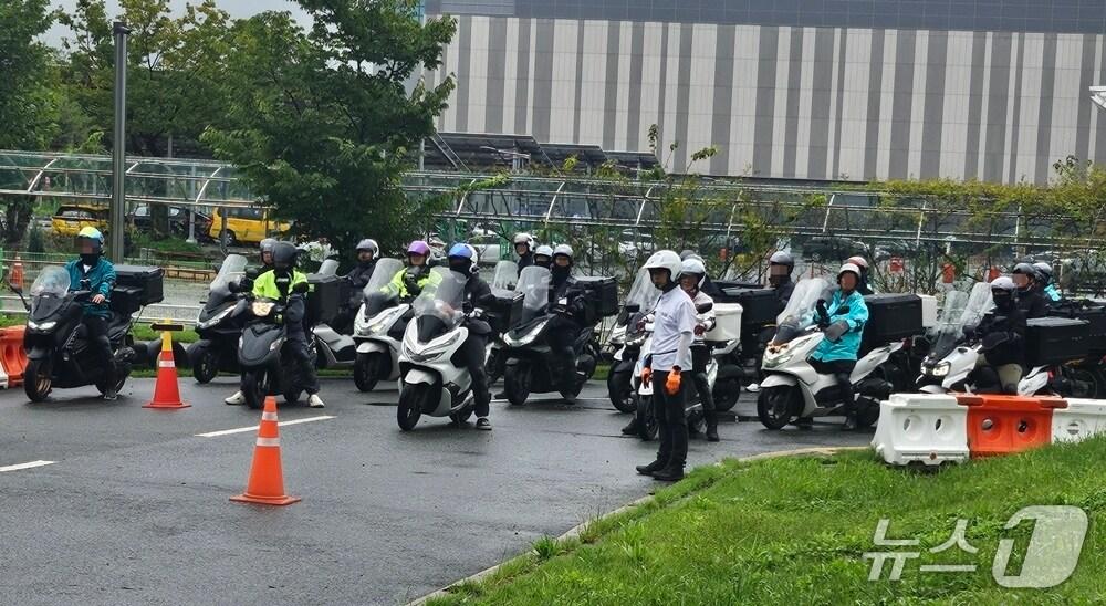 본문 이미지 - 라이더 현장 교육 모습.(대전교통공사 제공. 재판매 및 DB금지)/뉴스1