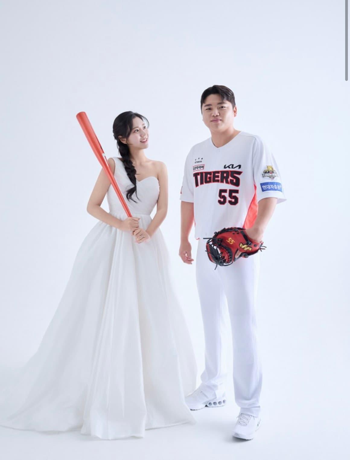 본문 이미지 - KIA 타이거즈 포수 한준수가 25일 치어리더 출신 김이서 씨와 결혼을 발표했다. (한준수 SNS 캡처)