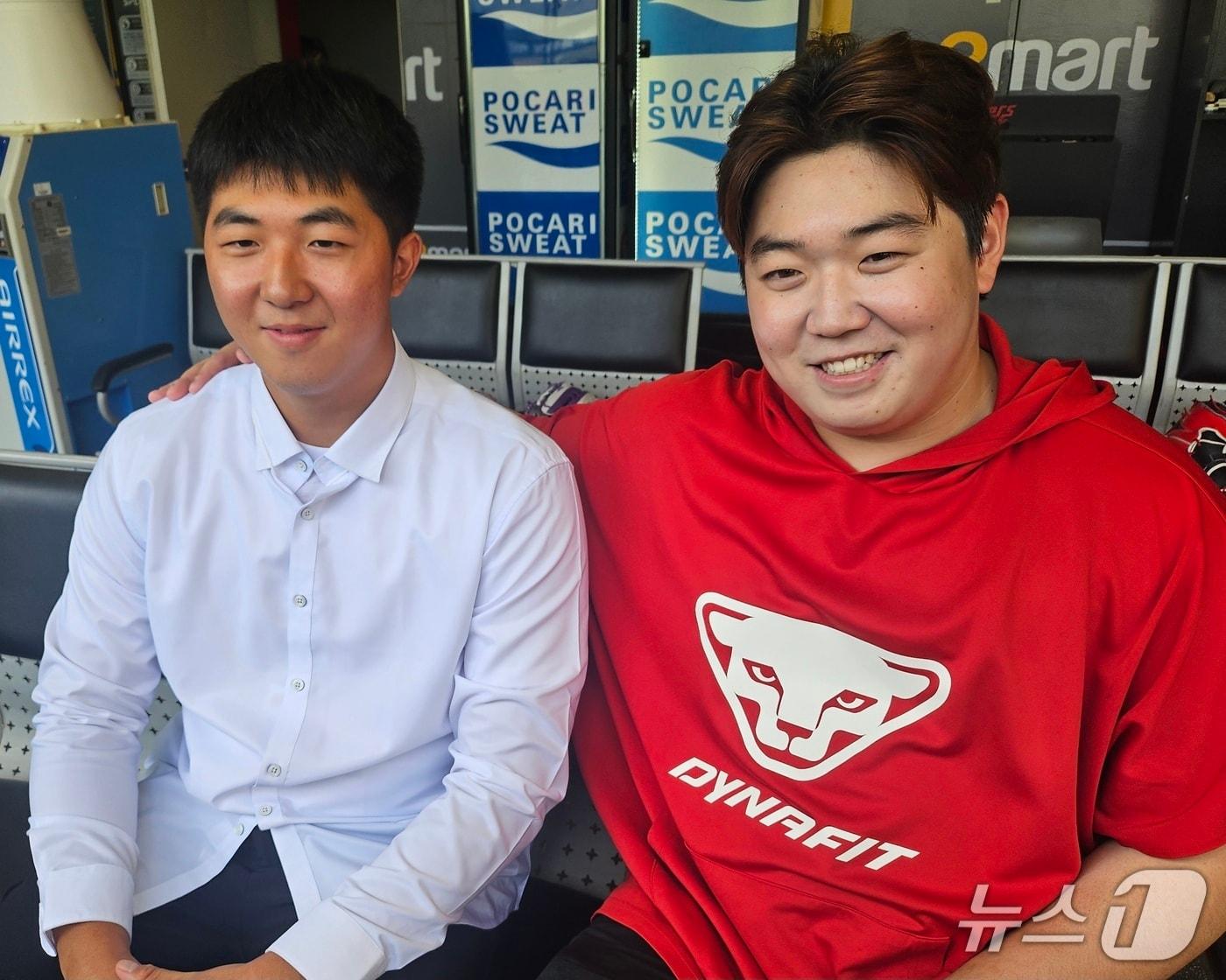 본문 이미지 - 대구고 3년 선후배인 이로운(오른쪽)과 김민준(이상 SSG 랜더스). ⓒ News1