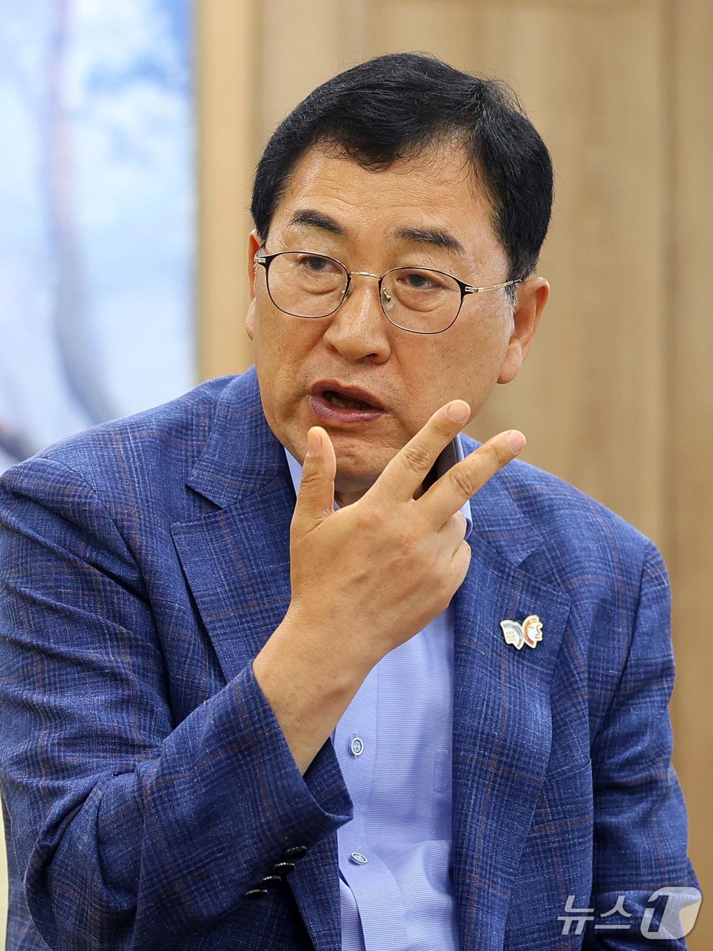 본문 이미지 - 주낙영 경북 경주시장이 APEC 정상회의를 한달 앞두고 준비 상황 등을 설명하고 있다. 2025.10.1/뉴스1 최창호 기자