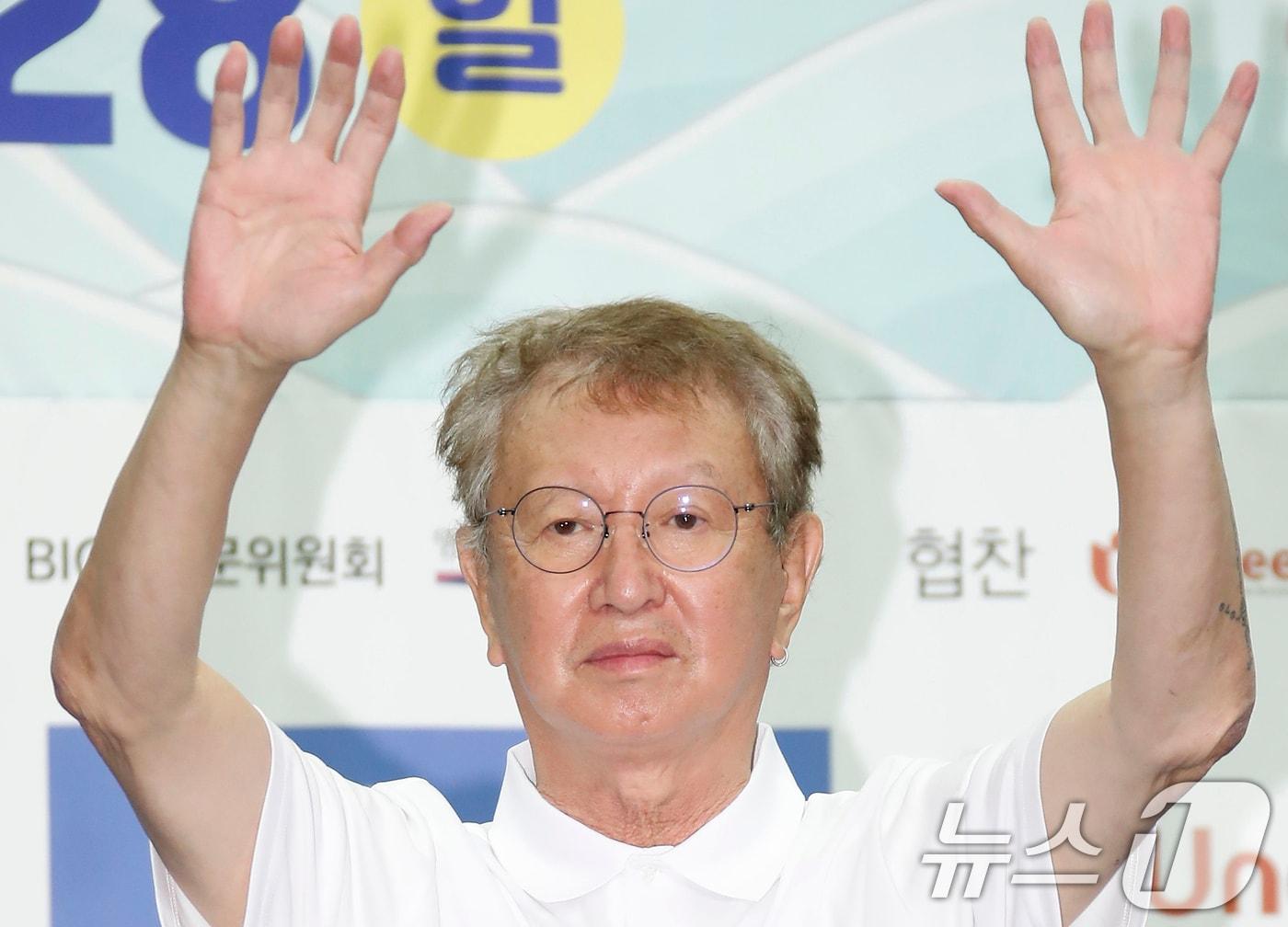 본문 이미지 - 코미디언 전유성이 25일 밤 전북대학교병원에서 별세했다. 전유성은 이날 오후 9시 5분께 전북대병원에서 향년 76세를 일기로 생을 마감했다. 전유성은 폐기흉 증세가 악화돼 최근 전북대병원에 입원해 치료를 받았던 것으로 알려졌다. (뉴스1 DB) 2025.9.25/뉴스1