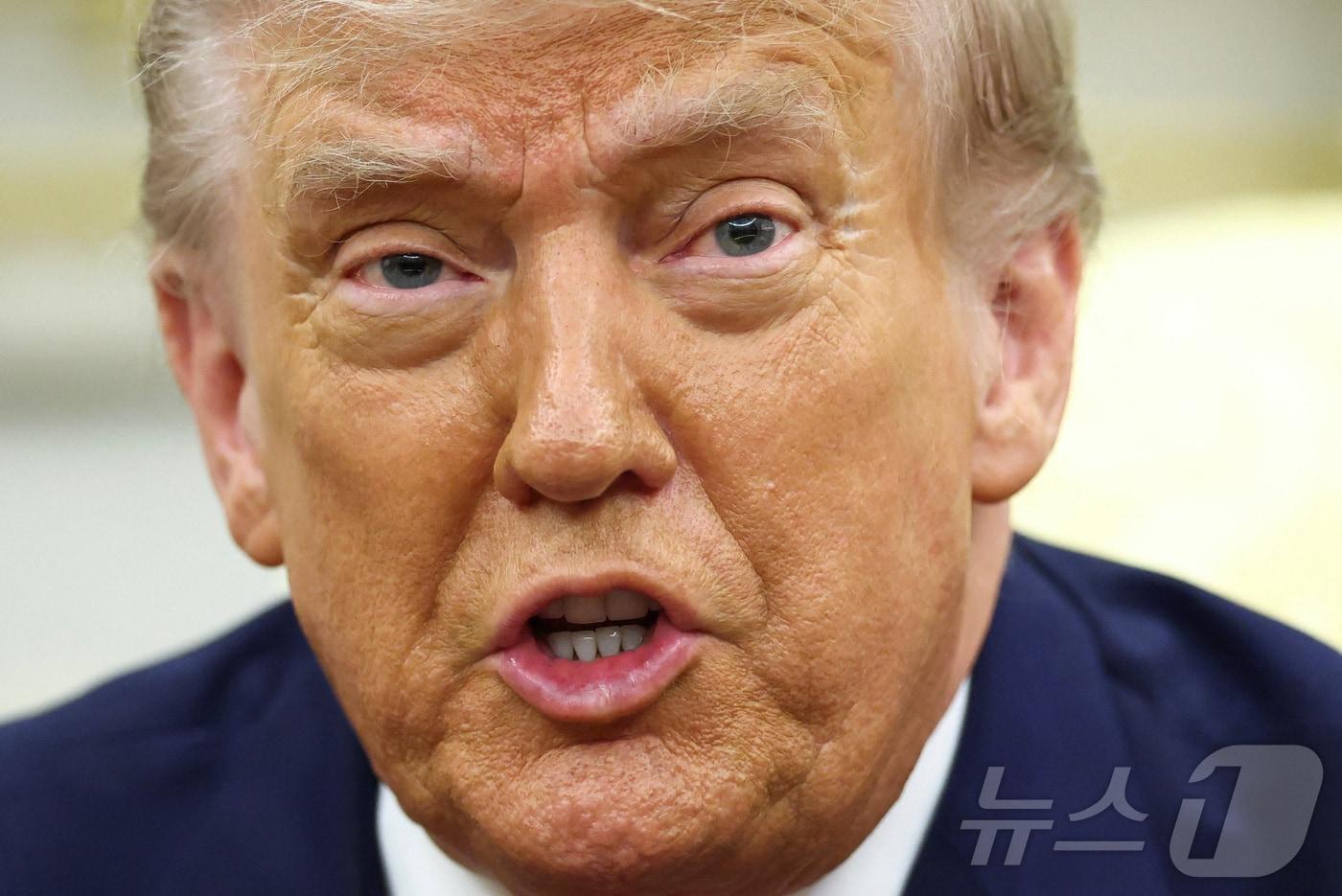 도널드 트럼프 미국 대통령이 25일&#40;현지시간&#41; 미국 워싱턴DC 백악관 집무실에서 레제프 타이이프 에르도안 튀르키예 대통령과 회담 중 발언하고 있다. 2025.09.25. ⓒ 로이터=뉴스1 ⓒ News1 류정민 특파원