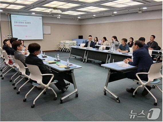 본문 이미지 - 부산시가 중국인 단체관광객 무비자 시행 대비해 관련기관이 점검회의를 하고 있다.(부산시 제공. 재판매 및 DB금지)