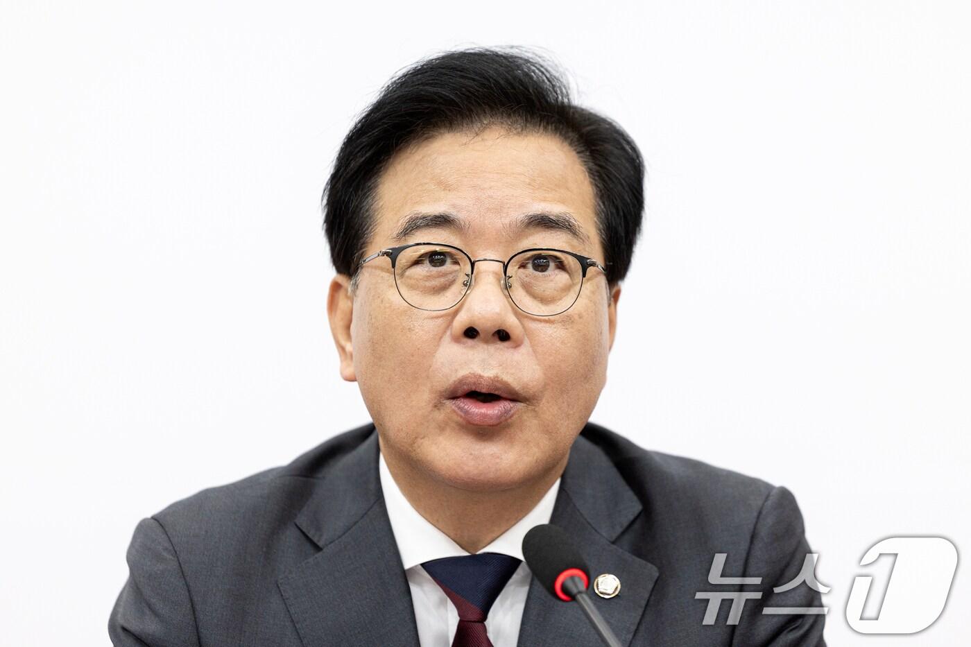 송언석 국민의힘 원내대표가 26일 서울 여의도 국회에서 열린 원내대책회의에서 모두발언하고 있다. 2025.9.26/뉴스1 ⓒ News1 이승배 기자
