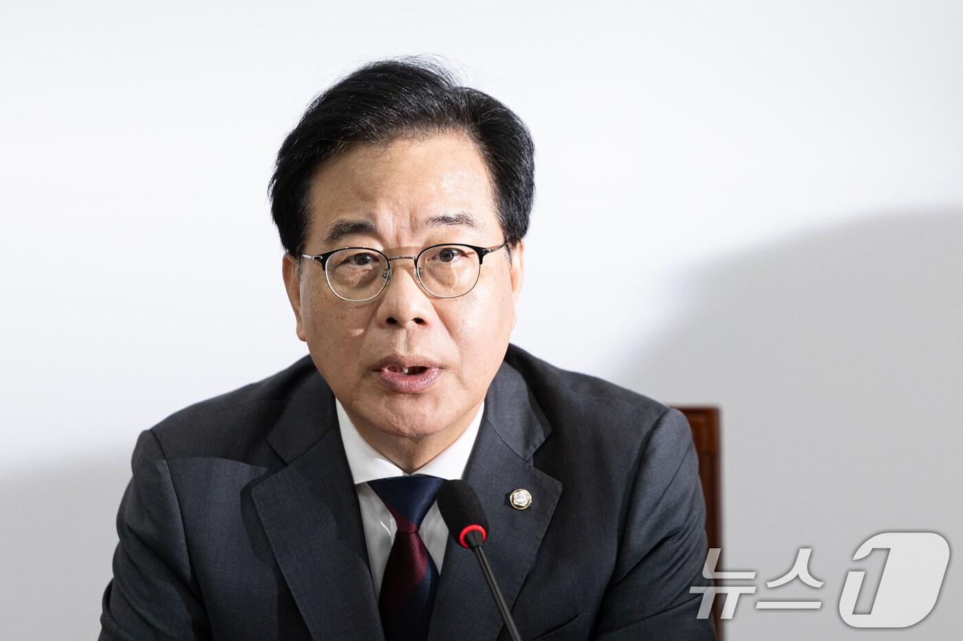 송언석 국민의힘 원내대표가 지난 26일 서울 여의도 국회에서 열린 원내대책회의에서 모두발언하고 있다. 2025.9.26/뉴스1 ⓒ News1 이승배 기자