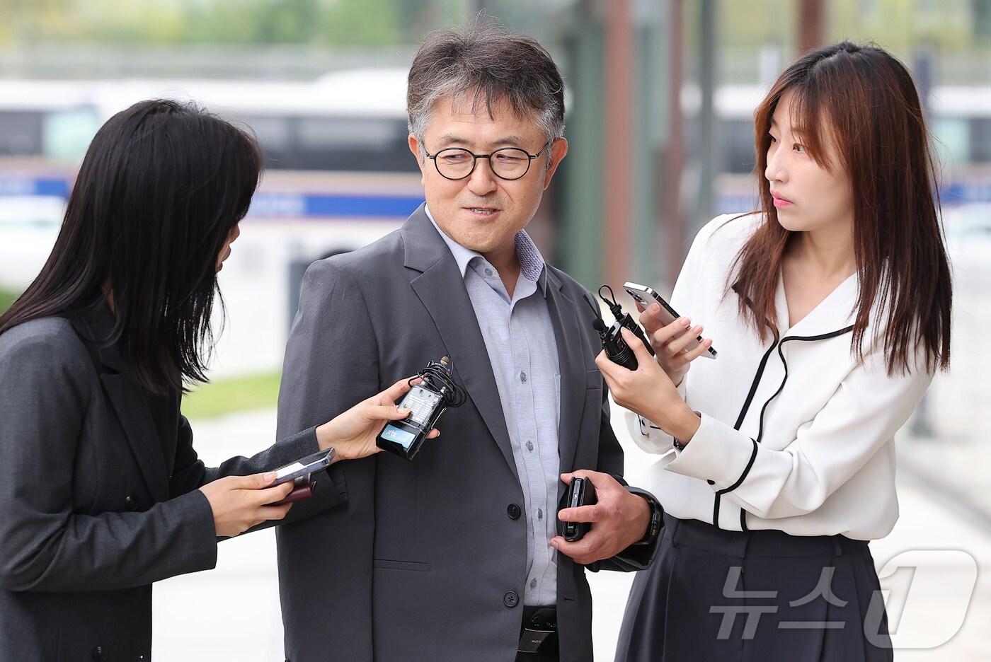 '종묘 차담회 의혹’과 관련해 이재필 국가유산청 궁능유적본부장이 26일 오전 서울 종로구에 마련된 김건희 특검팀(특별검사 민중기) 사무실로 참고인 조사를 받기 위해 출석하고 있다. 2025.9.26/뉴스1 ⓒ News1 김진환 기자