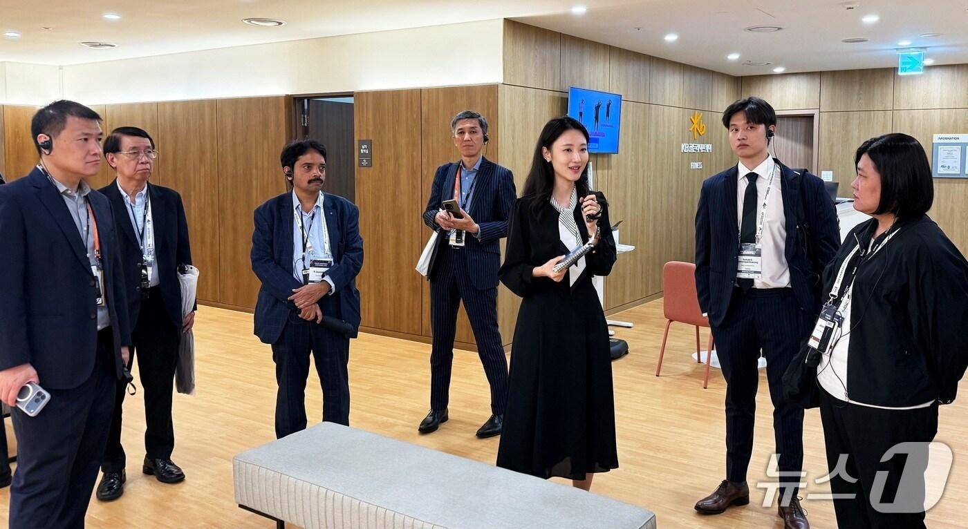 KB골든라이프케어 평창 카운티 벤치마킹 투어 단체사진/사진제공=KB라이프