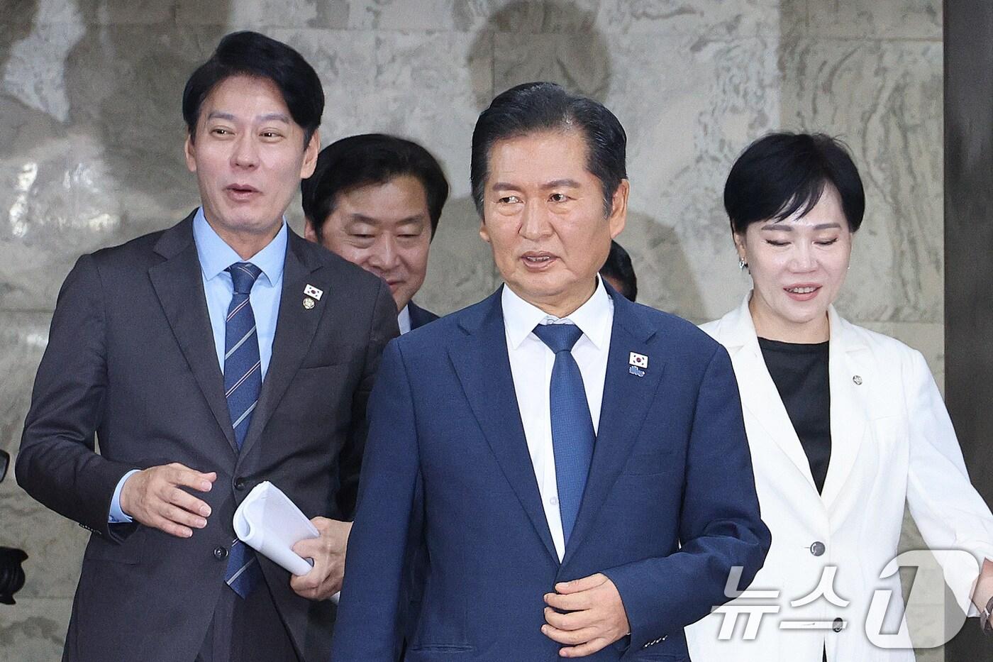 정청래 더불어민주당 대표가 26일 서울 여의도 국회에서 열린 민주당 확대간부회의에 참석하고 있다. 2025.9.26/뉴스1 ⓒ News1 신웅수 기자