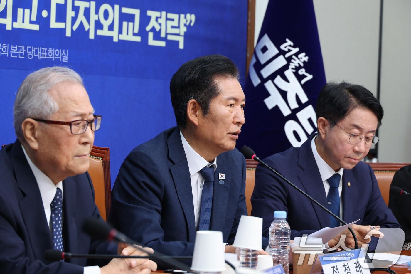 정청래 더불어민주당 대표가 26일 서울 여의도 국회에서 열린 &#39;유엔총회 계기 이재명 정부 실용외교·다자외교 전략&#39; 외교안보통일자문회의 세미나에서 인사말을 하고 있다. 2025.9.26/뉴스1 ⓒ News1 신웅수 기자