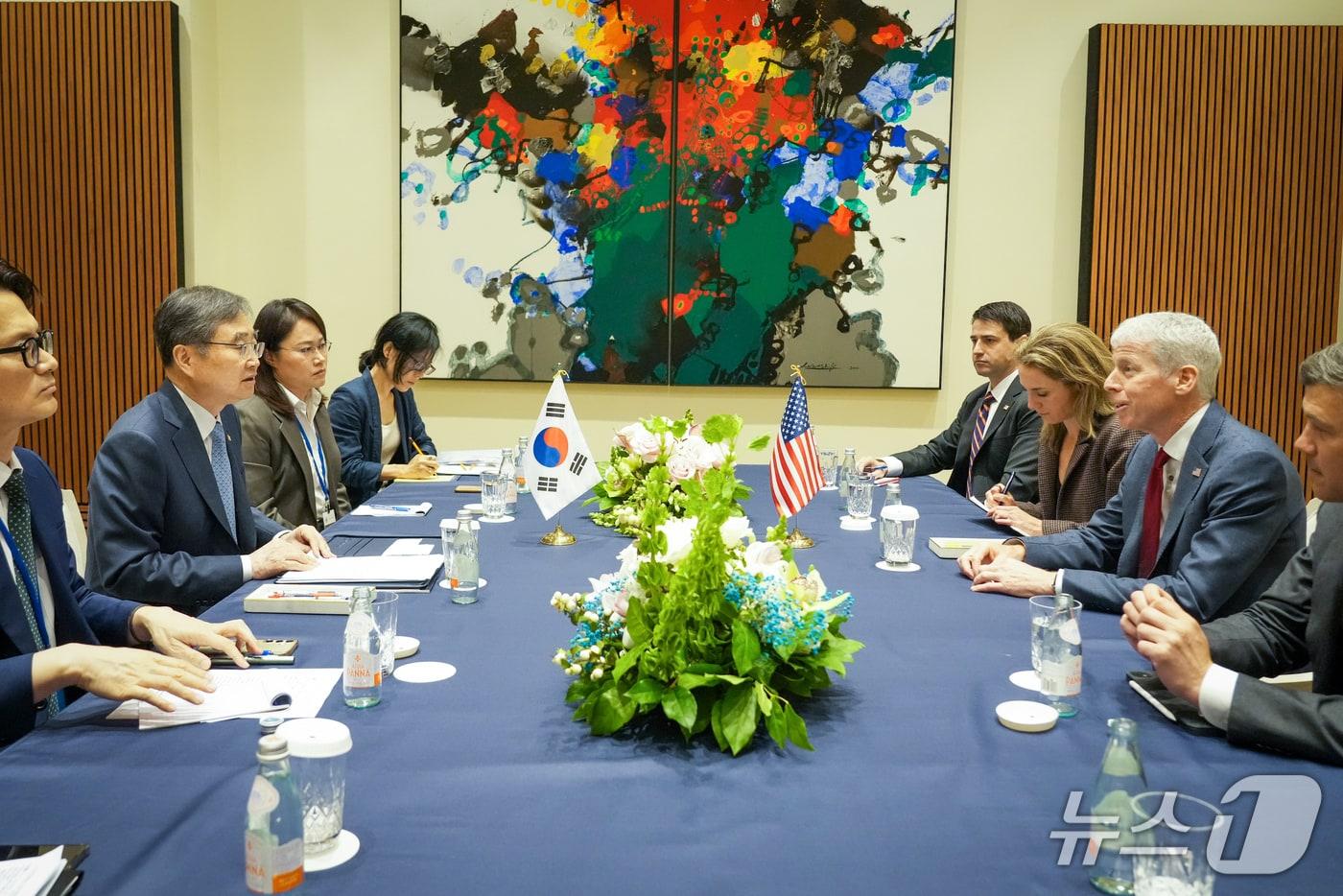 조현 외교부 장관은 25일(현지시간) 미국 뉴욕에서 크리스 라이트 미국 에너지부 장관과 면담했다.(외교부 제공)