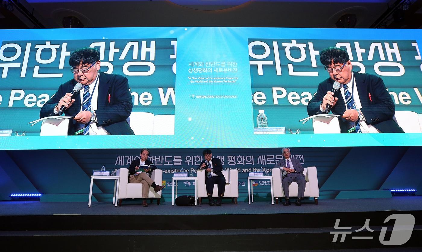 기미야 타다시 도쿄대 종합문화연구과 교수가 26일 김대중 평화회의 제3세션에서 발언을 하고 있다.(김대중 평화회의제공. 재판매 및 db금지) 2025.9.26/뉴스1