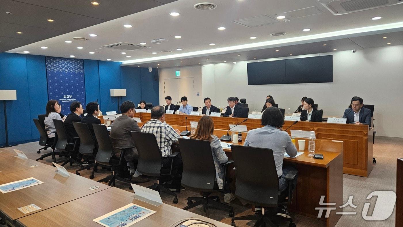 윤주석 외교부 영사안전국장은 26일  유럽지역 29개국에서 오는 10월12일부터 새롭게 시행되는 EU 출입국시스템(EES) 관련 정부-여행업계 간담회를 개최했다. 2025.09.26. (외교부 제공)