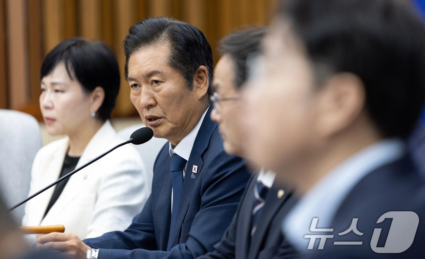 정청래 더불어민주당 대표가 지난 26일 서울 여의도 국회에서 열린 더불어민주당 시·도당위원장 연석회의에서 모두발언하고 있다. 2025.9.26/뉴스1 ⓒ News1 이승배 기자