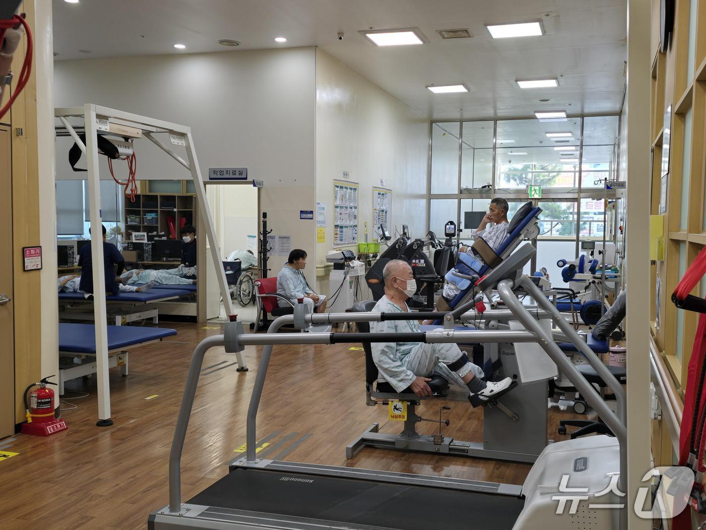 본문 이미지 - 강원도 속초의료원 재활치료실.&#40;의료원 제공. 재판매 및 DB 금지&#41; 2025.9.26/뉴스1