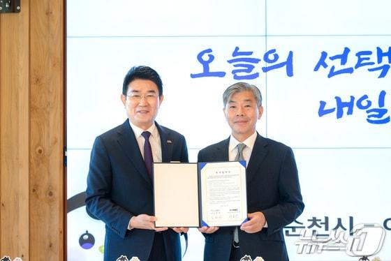 본문 이미지 -  전남 순천시는 26일 순천만국가정원 정원워케이션에서 여수MBC와 문화콘텐츠산업 활성화를 위한 투자협약을 체결했다.&#40;순천시 제공, 재배포 및 DB 금지&#41;