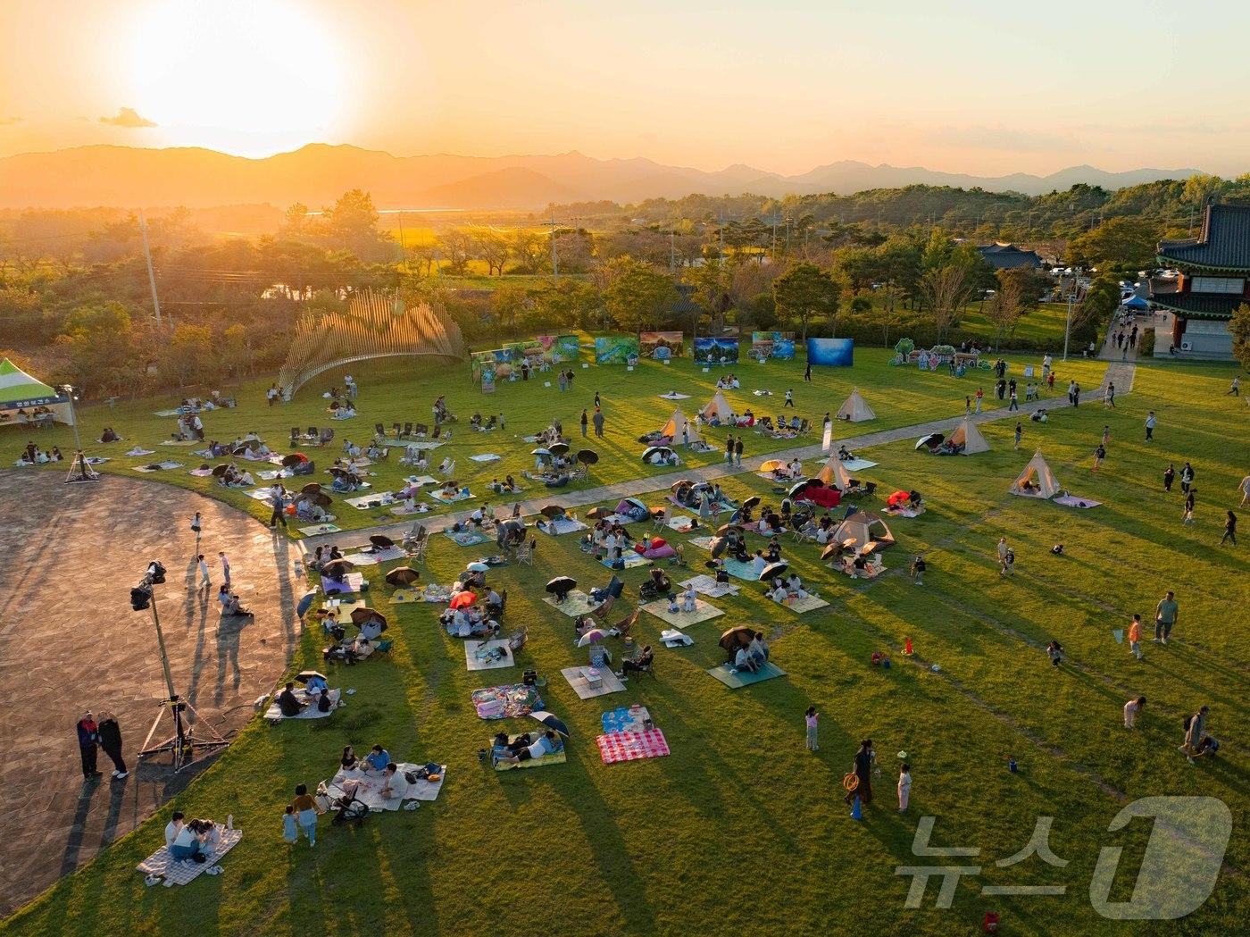 본문 이미지 - 영암군 늦반딧불 달빛축제&#40;영암군 제공. 재판매 및 DB금지&#41; /뉴스1 