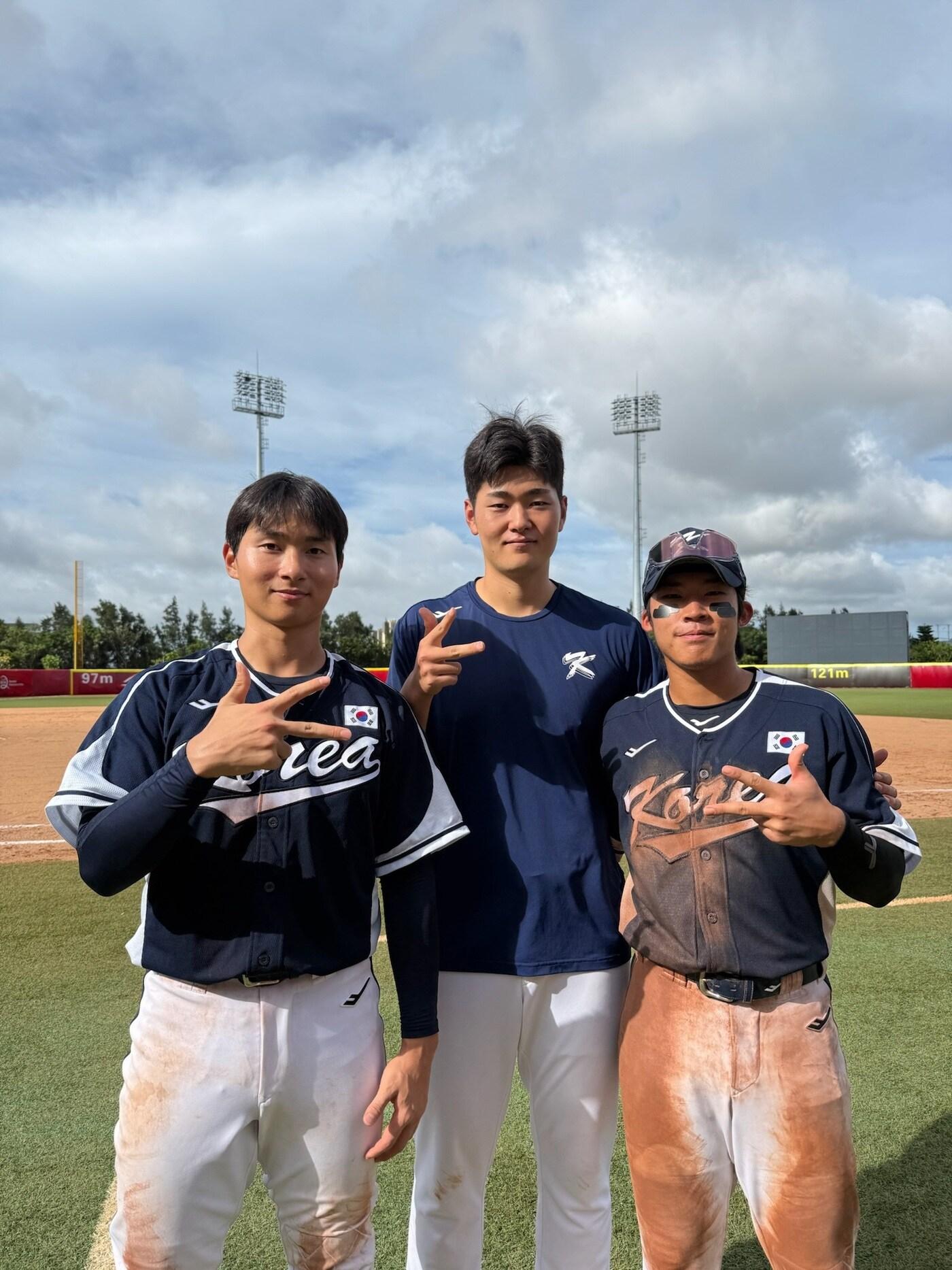 본문 이미지 - 왼쪽부터 한국 야구대표팀 임종성, 최용준, 김병준, (대한야구소프트볼협회 제공)