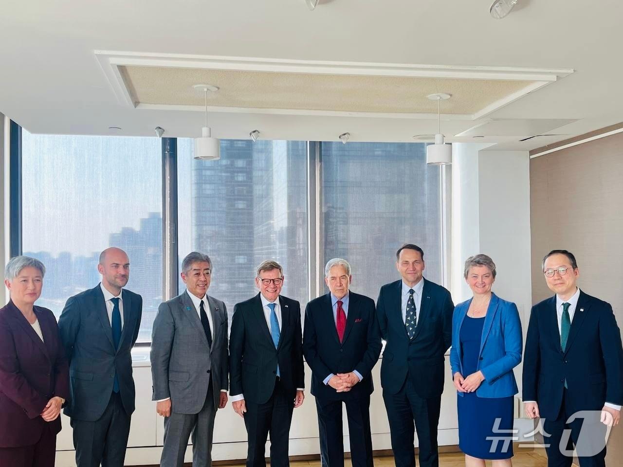 본문 이미지 - 인도·태평양 지역 및 유럽 등 8개국 외교장관과 고위급대표가 첫 대면 회의를 가졌다.&#40;외교부 제공&#41;