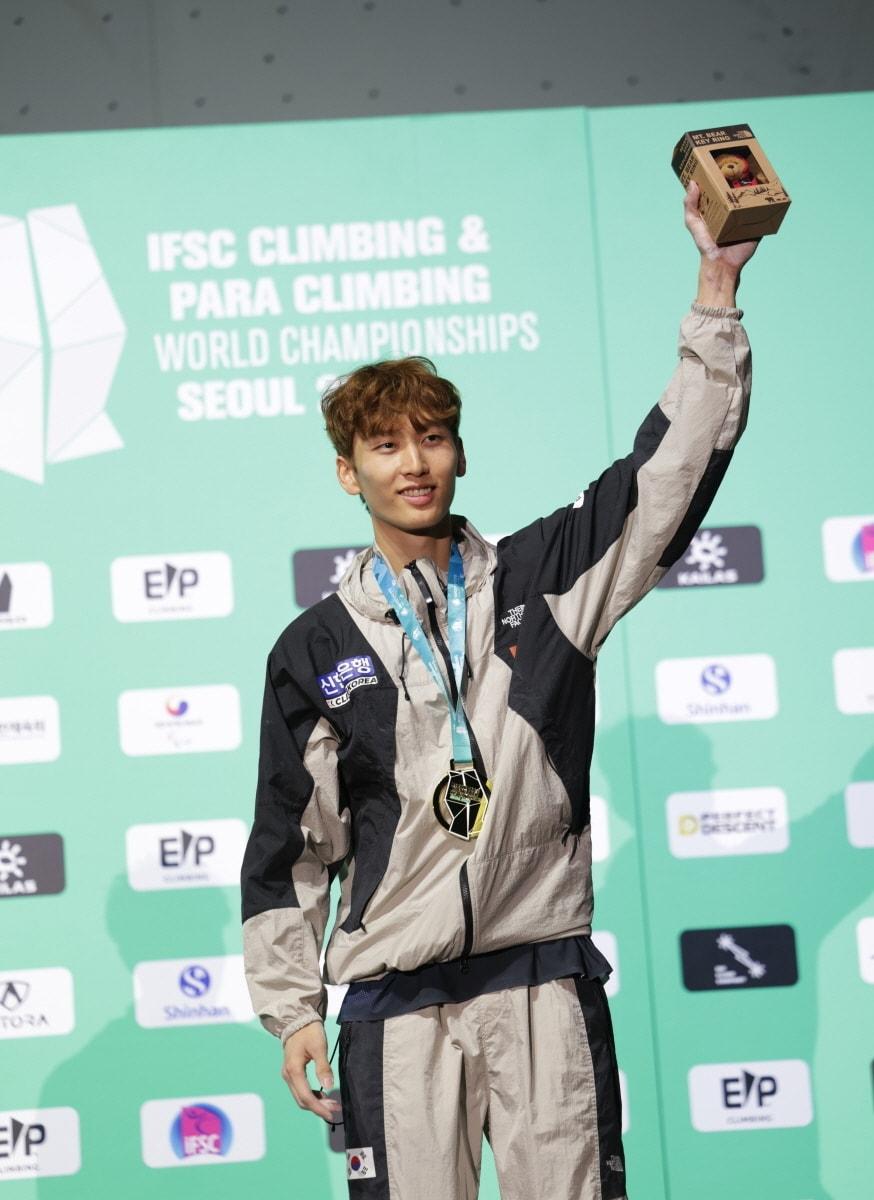 본문 이미지 - 이도현이 26일 열린 2025 IFSC 서울 스포츠클라이밍 세계선수권대회 리드 남자부 결선에서 금메달을 차지했다. &#40;대한산악연맹 제공&#41;
