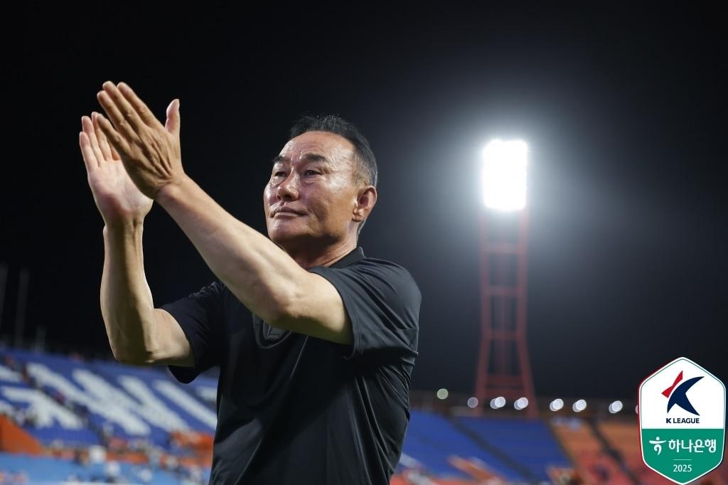 본문 이미지 -  김학범 제주SK 감독(한국프로축구연맹 제공)