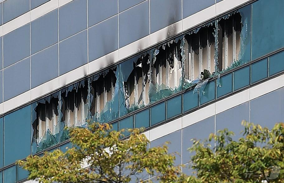 본문 이미지 - 행정안전부 산하 국가정보자원관리원에서 지난달 26일 오후 배터리 교체 작업 중 화재가 발생했다.  2025.9.27/뉴스1 ⓒ News1 김진환 기자