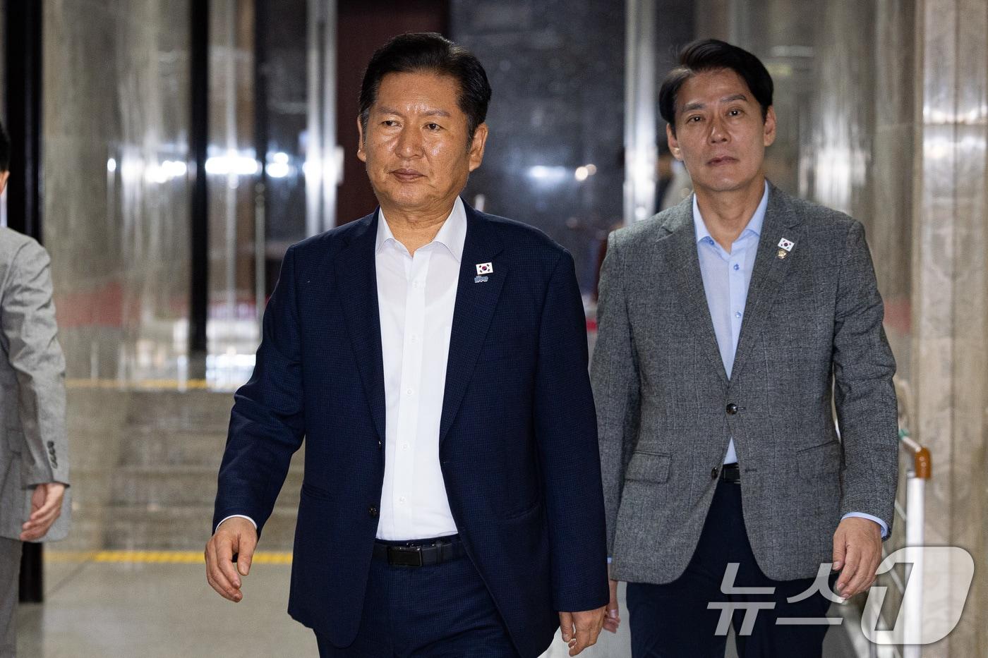 정청래 더불어민주당 대표가 지난 27일 서울 여의도 국회에서 열린 비공개 의원총회에 참석하고 있다. 2025.9.27/뉴스1 ⓒ News1 유승관 기자