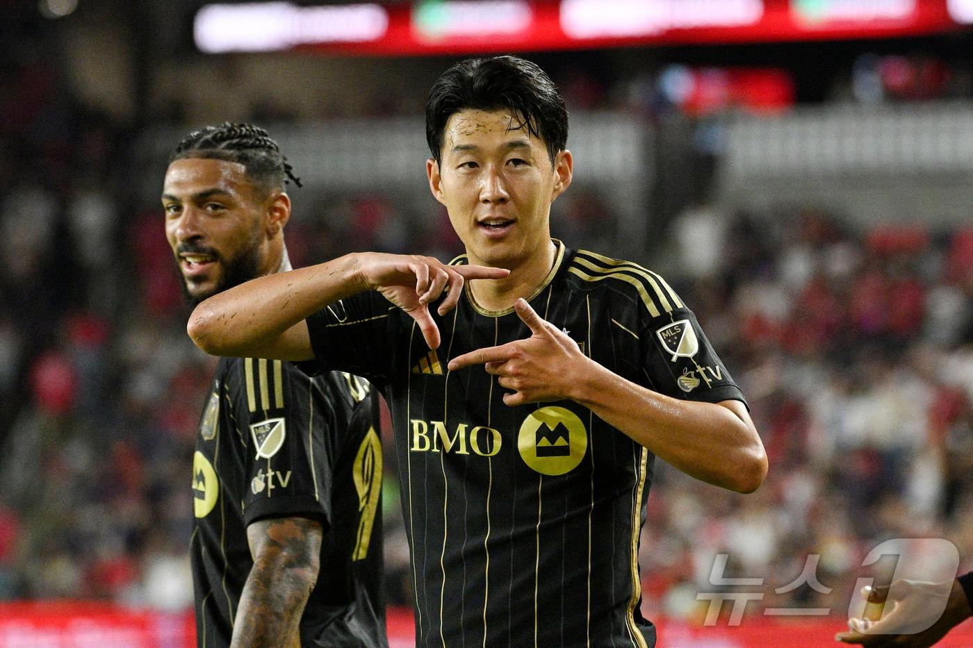 손흥민이 28일(한국시간) 미국 미주리주 월드와일드 테크놀로지 사커 파크에서 열린 LA FC와 세인트루이스의 2025 MLS 원정 경기에서 골을 넣은 후 세리머니를 하고 있다. ⓒ 로이터=뉴스1