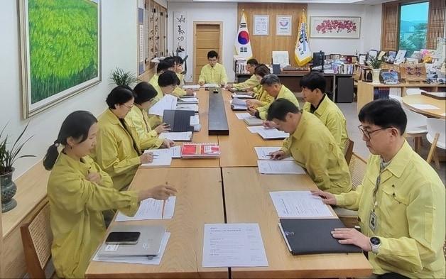 본문 이미지 - 충북교육청 국가정보자원관리원 화재 관련 긴급 비상회의&#40;충북교육청 제공. 재판매 및 DB금지&#41;/뉴스1