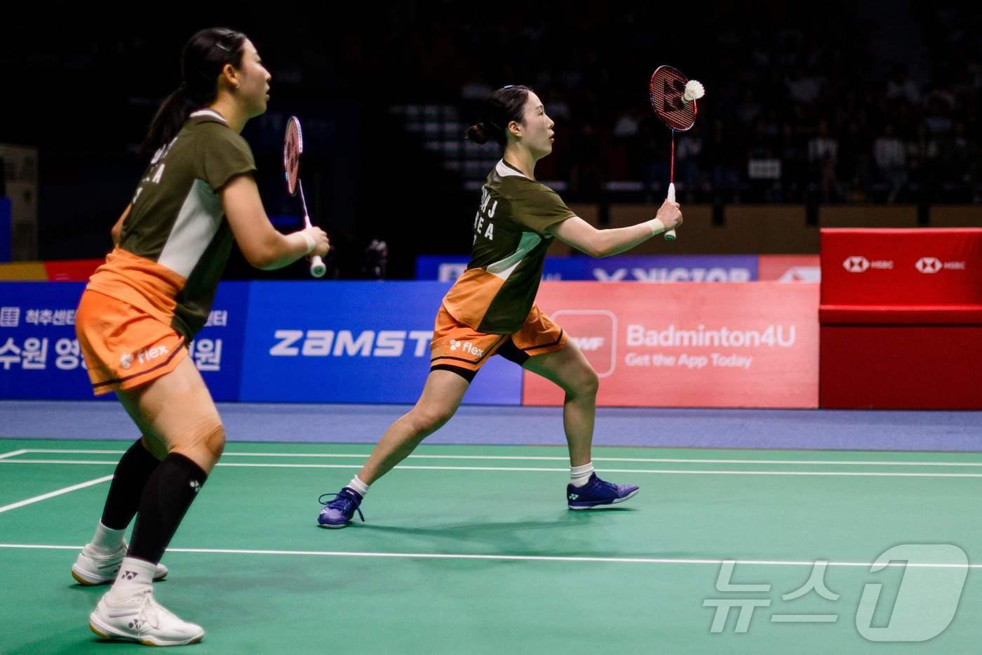 코리아오픈 배드민턴 여자 복식 우승을 차지한 김혜정&#40;오른쪽&#41;과 공희용.  ⓒ AFP=뉴스1